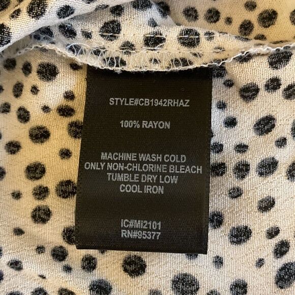 Sanctuary Women’s On/Off the Shoulder Long Sleeve Blouse with smocked cuffs. - Picture 6 of 6